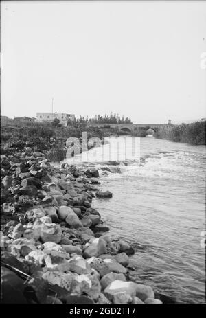 Das Jordantal nördlich des Galiläischen Sees. Jordan und Jisr Benat Yacoub. Britischer Grenzposten. Ca. 1929 Stockfoto