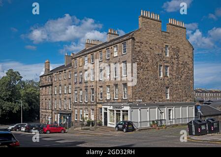 Wohn- und Geschäftsimmobilien in Dublin Street, New Town, Edinburgh, Schottland, Großbritannien. Stockfoto