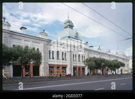 Chernavinskii Prospekt (heute Lenin-Straße), Moscow Trading Rows (1904), illustriert die Entwicklung von Omsk als bedeutendes sibirisches Geschäftszentrum vor dem Ersten Weltkrieg, Omsk, Russland 1999. Stockfoto