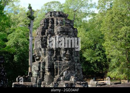 Kambodscha Krong Siem Reap Angkor Wat - Bayon Tempel Gesichter in Steinmauern geschnitzt Stockfoto