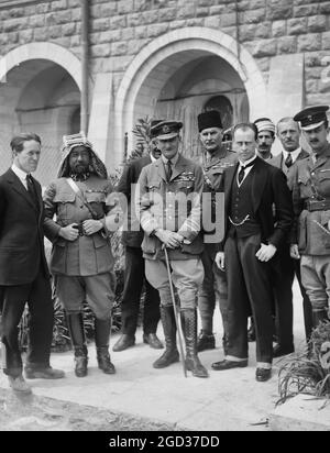 Die neue Ära in Palästina. Die Ankunft von Sir Herbert Samuel, hochkommissar von H.B.M., usw. auf der Konferenz in Kairo 1920, Col. Lawrence, Emir Abdullah, Air Marshall Sir Geoffrey Salmond und Sir Wyndham Deedes, 1920 Stockfoto