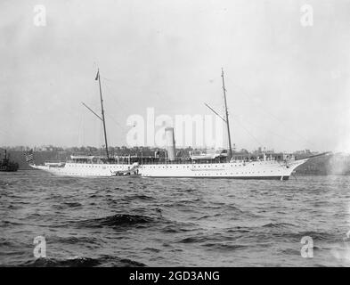 Steuerbordansicht der Präsidentenyacht Mayflower mit Bogen nach rechts ca. 1909 Stockfoto