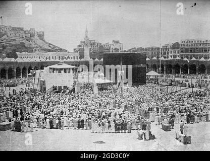 Palästina, muslimische Pilger in der Kaaba, heiliger Schrein in der heiligen Stadt Mekka, ca. zwischen 1909 und 1919 Stockfoto