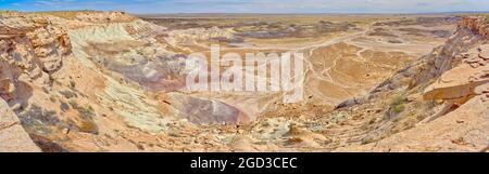 Nordansicht eines Blue Valley in der Nähe von Mittag auf der Ostseite von Blue Mesa im Petrified Forest National Park Arizona. Stockfoto