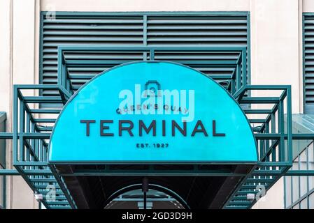 Eingang zum Queen's Quay Terminal-Gebäude im Hafenviertel der kanadischen Stadt Toronto Stockfoto