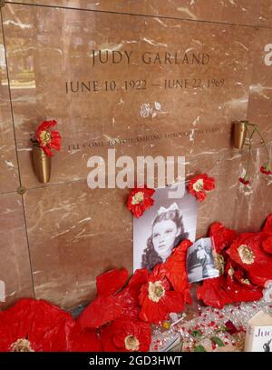 Los Angeles, Kalifornien, USA 10. August 2021 EIN allgemeiner Blick auf die Atmosphäre des Grabes der Sängerin und Schauspielerin Judy Garland im Judy Garland Pavilion auf dem Hollywood Forever Cemetery am 10. August 2021 in Los Angeles, Kalifornien, USA. Foto von Barry King/Alamy Stockfoto Stockfoto