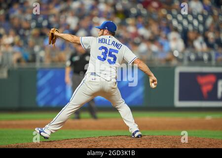 August 9 2021: Kansas City Pitcher Greg Holland (35) wirft während des Spiels mit den New York Yankees und Kansas City Royals, das im Kauffman Stadium in Kansas City Mo. David Seelig/Cal Sport Medi stattfand, einen Pitch Stockfoto