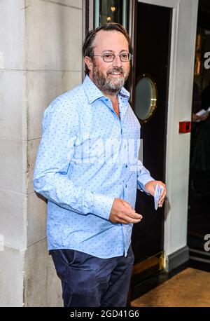London, Großbritannien. August 2021. David Mitchell besucht die Press Night für „The Windsors: Endgame“ im Prince of Wales Theatre in London. (Foto von Brett Cove/SOPA Images/Sipa USA) Quelle: SIPA USA/Alamy Live News Stockfoto