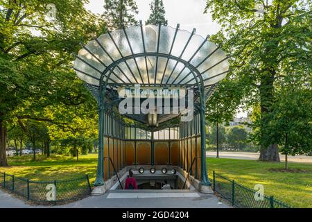 FRANKREICH, PARIS (75016), AVENUE FOCHE, EDICULE VON HECTOR GUIMARD SAGT DIE FLIEGE AN DER METROSTATION PORTE DAUPHINE Stockfoto