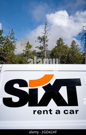 Fuorn Pass, Schweiz - 10. September 2020: Sixt ist ein Autovermieter Stockfoto