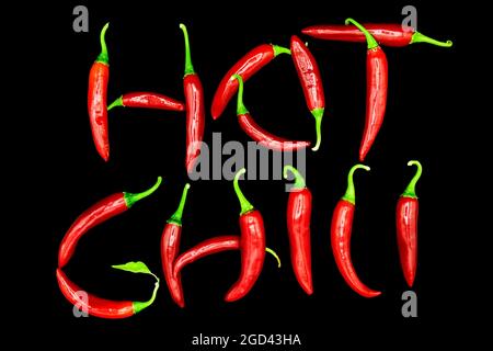 Chilis wurden verwendet, um ein Wort zu schreiben, das beschreibt, was sie sind - heiß! Stockfoto