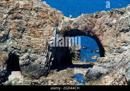 FINISTERE (29) BRETAGNE, HALBINSEL CROZON, POINTE DE DINAN, EINE NATÜRLICHE FESTUNG NAMENS BURG VON DINAN, FRANKREICH Stockfoto