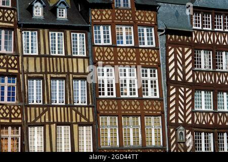 FRANKREICH, ILLE ET VILAINE (35), RENNES, PLACE OF CHAMP JACQUET, FASSADEN VON FACHWERKHÄUSERN DES 17. JAHRHUNDERTS, BRETAGNE Stockfoto