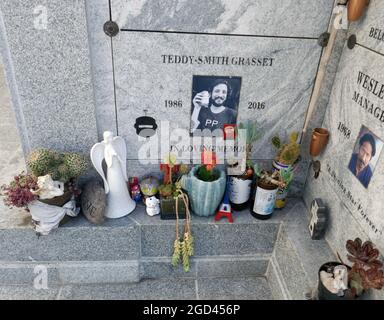 Los Angeles, Kalifornien, USA 9. August 2021 EIN allgemeiner Blick auf die Atmosphäre des Grabes von Teddy Smith Grasset auf dem Hollywood Forever Cemetery am 9. August 2021 in Los Angeles, Kalifornien, USA. Foto von Barry King/Alamy Stockfoto Stockfoto