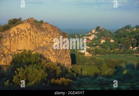 FRANKREICH, VAUCLUSE (84), DENTELLES DE MONTMIRAIL, ROCKNEAR BEAUMES DE VENISE Stockfoto