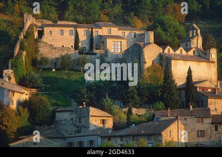 FRANKREICH, VAUCLUSE(84) PROVENCE, COMTAT VENAISSIN, GIGONDAS IN DER DENTELLES DE MONTMIRAIL Stockfoto