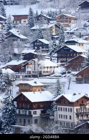 FRANKREICH, HAUTE-SAVOIE (74) REGION CHABLAIS, SKIGEBIET PORTES DU SOLEIL, DORF UND SKIGEBIET MORZINE Stockfoto