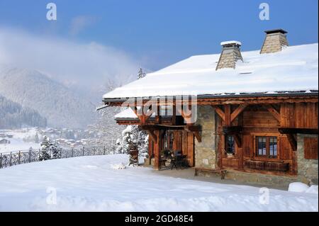 FRANKREICH, HAUTE-SAVOIE (74) REGION CHABLAIS, SKIGEBIET PORTES DU SOLEIL, DORF UND SKIGEBIET MORZINE, CHALET Stockfoto