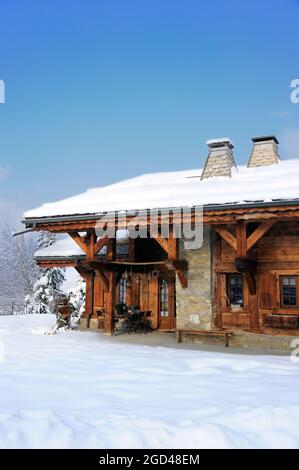 FRANKREICH, HAUTE-SAVOIE (74) REGION CHABLAIS, SKIGEBIET PORTES DU SOLEIL, DORF UND SKIGEBIET MORZINE, CHALET Stockfoto