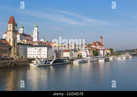 Geographie / Reisen, Deutschland, Bayern, Passau, Donauufer, Altstadt mit Rathaus, ZUSÄTZLICHE-RIGHTS-CLEARANCE-INFO-NOT-AVAILABLE Stockfoto