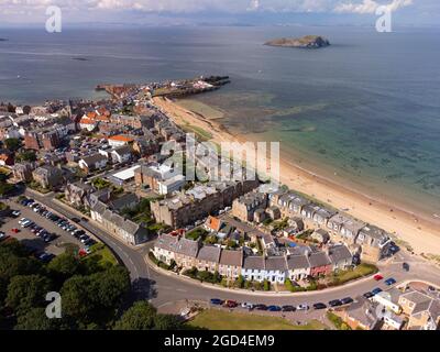 Luftaufnahme von der Drohne von North Berwick und Milsey Bay Beach in East Lothian, Schottland, Großbritannien Stockfoto