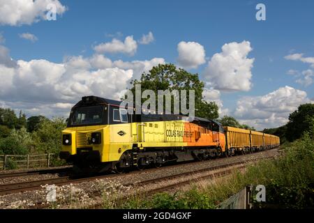 Colas Rail Klasse 70 Diesel Lok No. 70817 Ziehen eines Network Rail Zuges, Warwickshire, Großbritannien Stockfoto