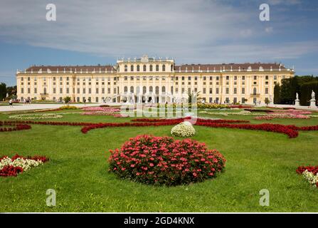 Geographie / Reisen, Österreich, Wien, Schloss Schönbrunn, Außenansicht, ADDITIONAL-RIGHTS-CLEARANCE-INFO-NOT-AVAILABLE Stockfoto