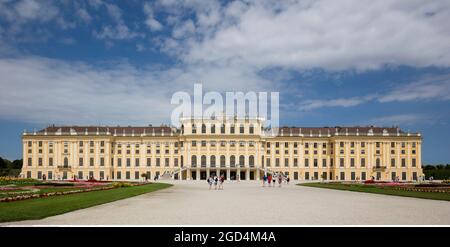 Geographie / Reisen, Österreich, Wien, Schloss Schönbrunn, Außenansicht, ADDITIONAL-RIGHTS-CLEARANCE-INFO-NOT-AVAILABLE Stockfoto