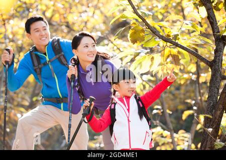 Happy Family wandern Stockfoto