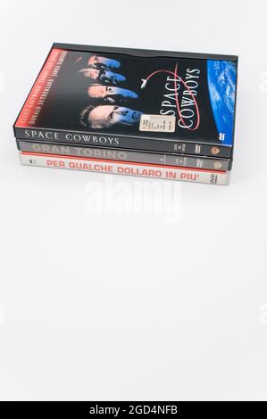 Clint Eastwood stapelte Filme im dvd- und Blue-Ray-Format auf - Space Cowboys Stockfoto