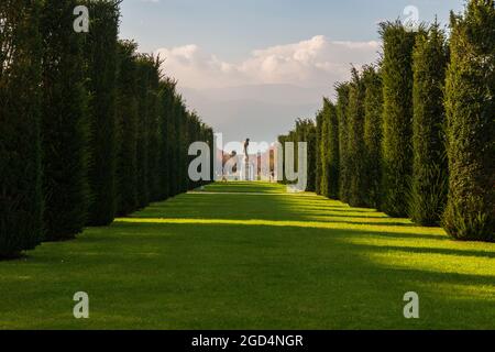 Einige Details des Parks und der Außenfassade des Savoy Royal Palace von Venaria reale, etwas außerhalb von Turin Stockfoto