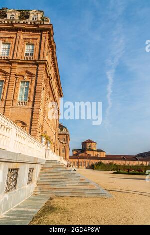 Einige Details des Parks und der Außenfassade des Savoy Royal Palace von Venaria reale, etwas außerhalb von Turin Stockfoto