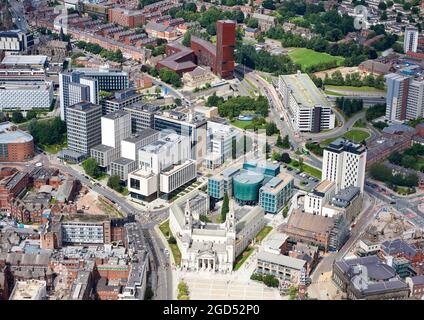 Eine Luftaufnahme der Leeds Metropolitan University, City Centre, West Yorkshire, Nordengland, Großbritannien Stockfoto