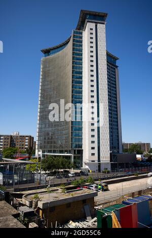 Empress State Building, Empress Approach, Lillie Road, West Brompton, London, SW6 1TR. General View GV des neuen Counter Terrorism Operations Center Stockfoto