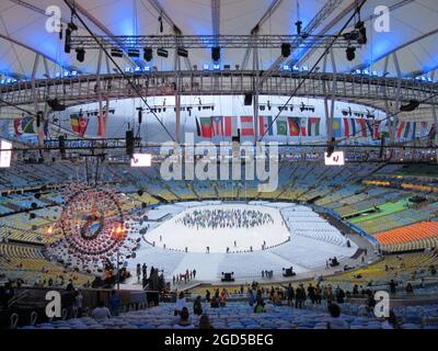 Panorama-Innenansicht des Maracanã-Stadions während der Abschlussfeier der Olympischen Sommerspiele 2016 in Rio de Janeiro, Brasilien. Stockfoto