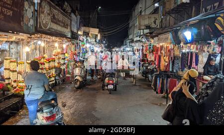 HYDERABAD, INDIEN - 03. März 2021: Ein Nachtmarkt in Hyderabad Indien Stockfoto