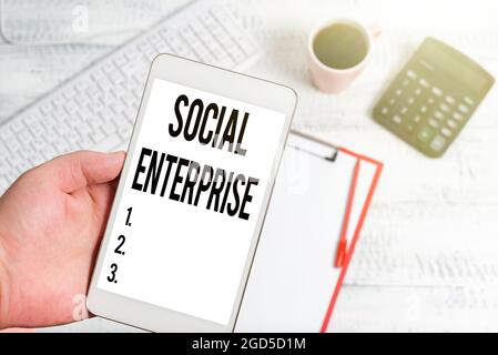 Textunterschrift mit Darstellung von Social Enterprise. Wort geschrieben über kommerzielle Organisation, die bestimmte soziale Ziel Typisierung New Ideas Business hat Stockfoto