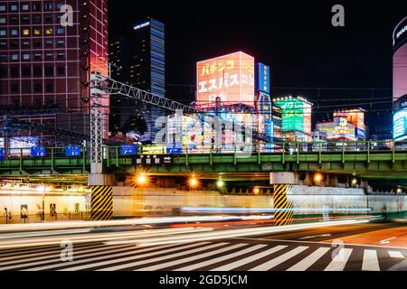 Shinjuku Tokio bei Nacht in Japan Stockfoto
