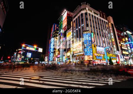 Shinjuku Tokio bei Nacht in Japan Stockfoto