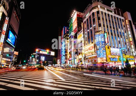 Shinjuku Tokio bei Nacht in Japan Stockfoto