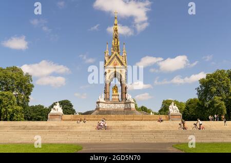 Das Albert Memorial in Kensington an einem sonnigen Tag. London - 11. August 2021 Stockfoto