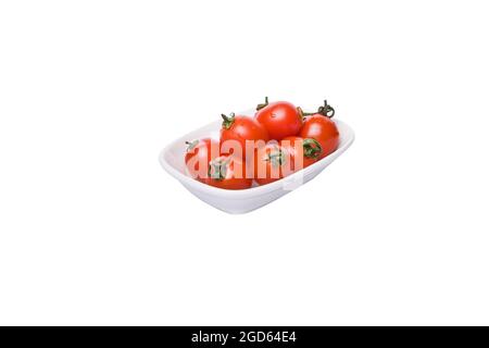 Kirschtomaten, Kirschtomaten in weißem Teller auf weißem Hintergrund Stockfoto