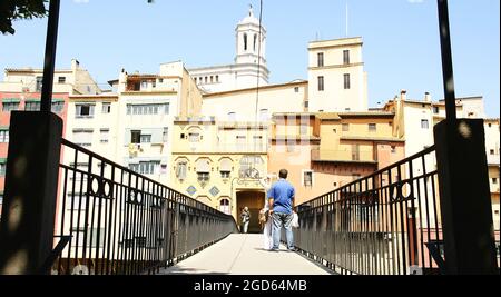 Brücken über den Fluss Oñar (Onyar) in Girona, Katalonien, Spanien, Europa Stockfoto