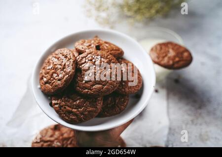 Hausgemachte Brownie-Kekse mit Fudge Stockfoto