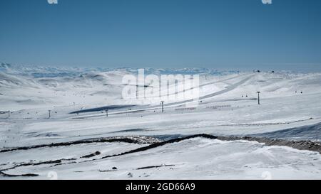 Winter schneebedeckt helle Morgen Berglandschaft Stockfoto