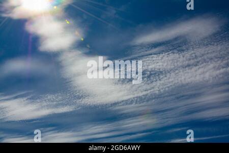 Hohe Wolke über Dartmoor. Stockfoto