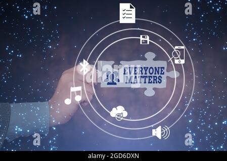 Schreiben, Text anzeigen, auf den jeder zählt. Wort geschrieben auf alles, was passiert ist Teil eines größeren Bild Hand Holding Puzzle Stück Stockfoto