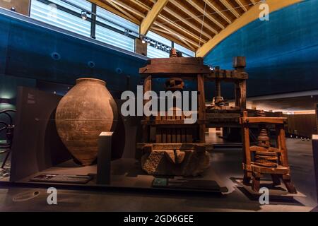 Im Vivanco Weinmuseum werden antike Weingegenstände ausgestellt. Briones. La Rija. Spanien. Stockfoto