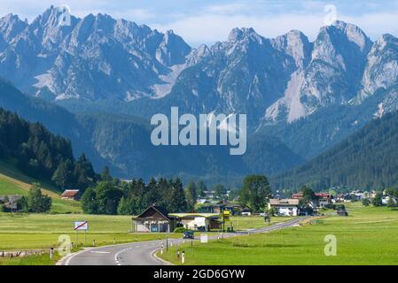 Gosau, ein schönes Reiseziel in Österreich mit einem See und Bergen im Salzkammergut. Stockfoto