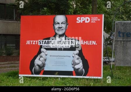 Wahlplakate in der Thielallee in Dahlem, Berlin, Deutschland - 10. August 2021. Stockfoto